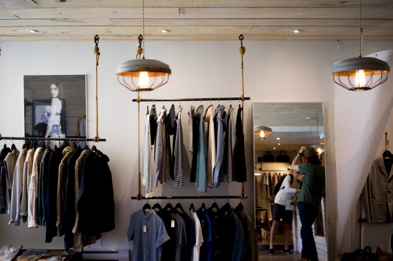 magasin-CARNOULES-min_clothing_store_shop_boutique_men's_fashion_clothes_business_retail_shopping-1062572